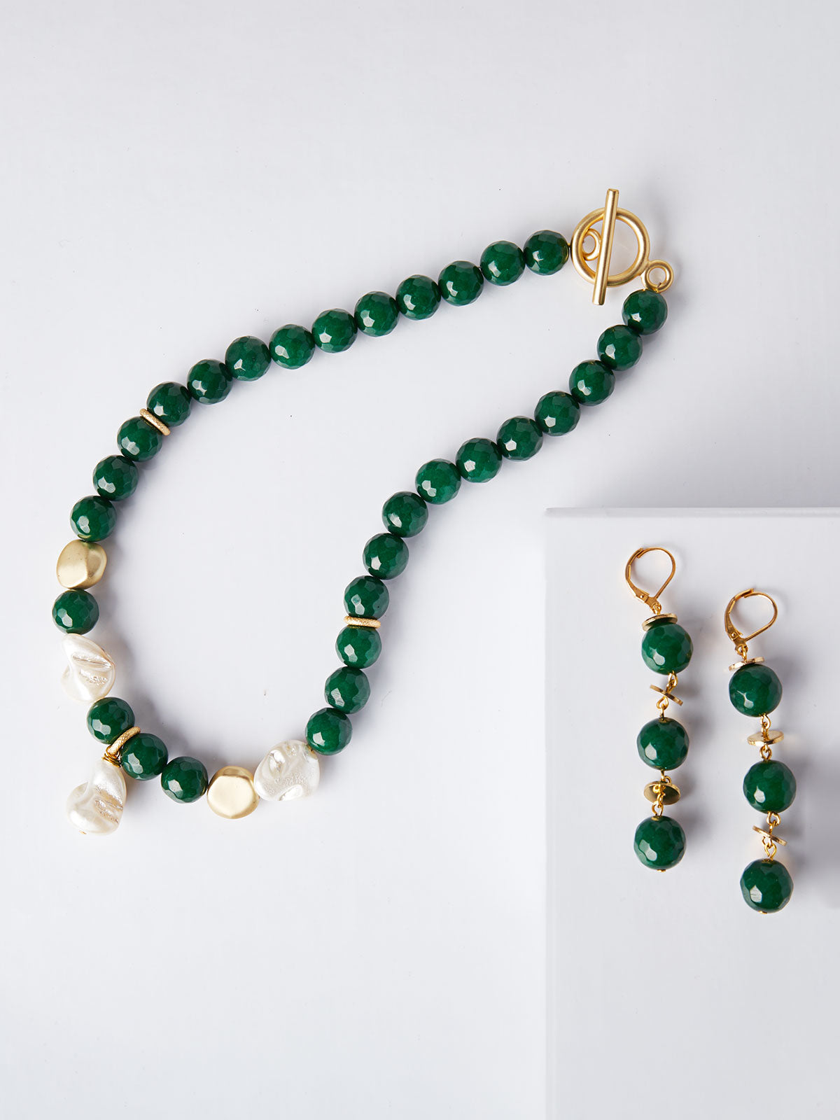 Baroque style pearl good necklace with jade pendent gold-plated